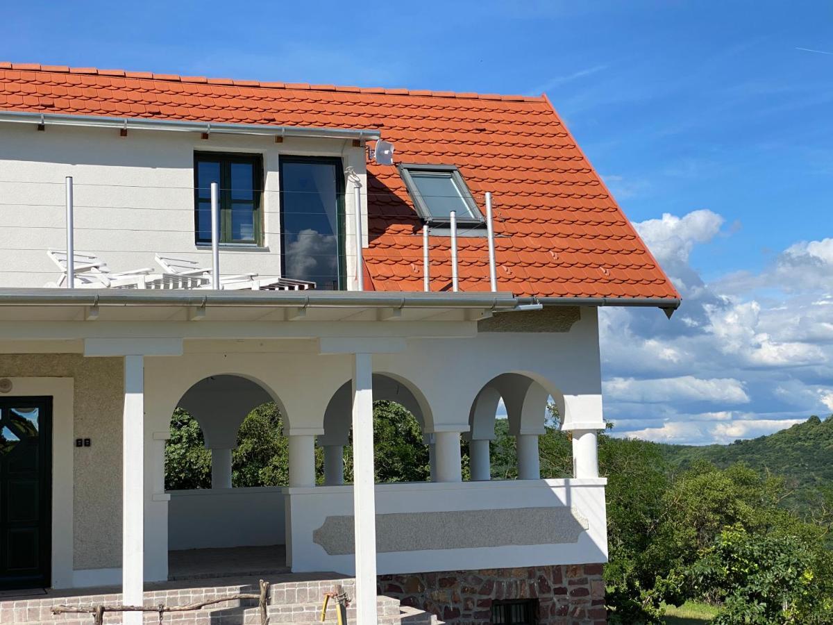 Chateau Segesdi Borapartman *